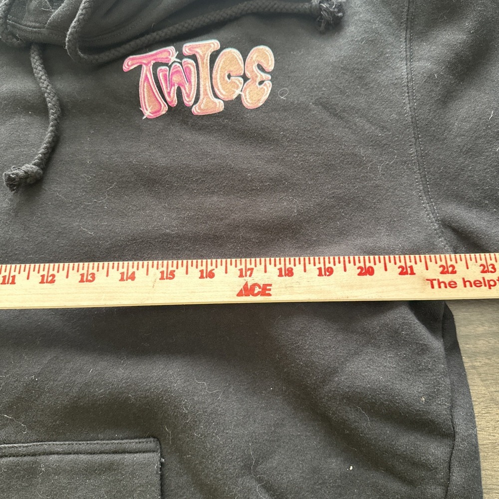 OFFICIAL TWICE 5TH WORLD TOUR MERCH - BLACK AND PINK HEART HOODIE SIZE LARGE JYP - Picture 4 of 7